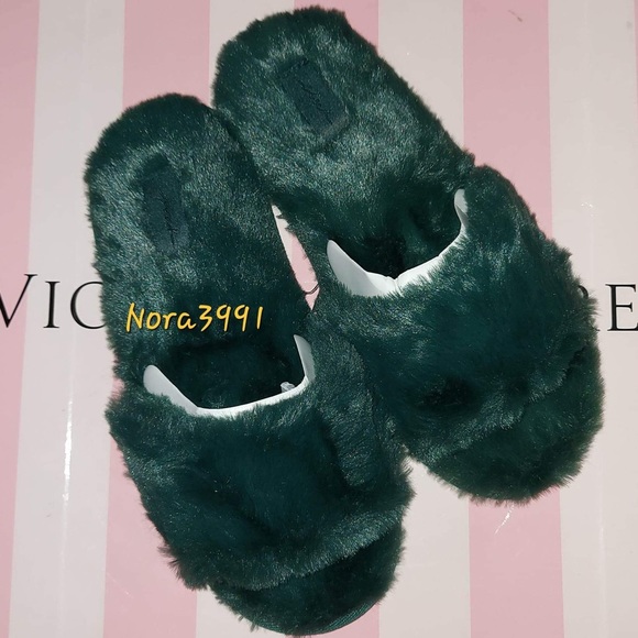 PINK VS Faux Fur Slipper size Small NIP - Picture 5 of 8